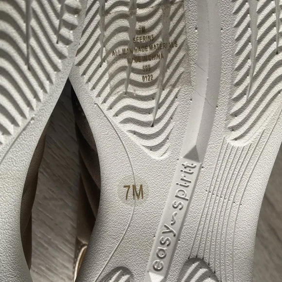 NWOT Easy Spirit Erin Comfort Casual Sandals Gold Metallic - Picture 7 of 9